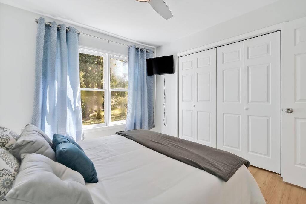 Middle Sound Hideaway~Beaches, Shopping, Families Villa Wilmington Exterior photo